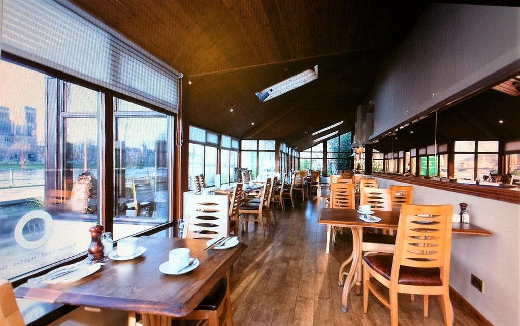 אינברנס The Waterside Hotel מראה חיצוני תמונה
